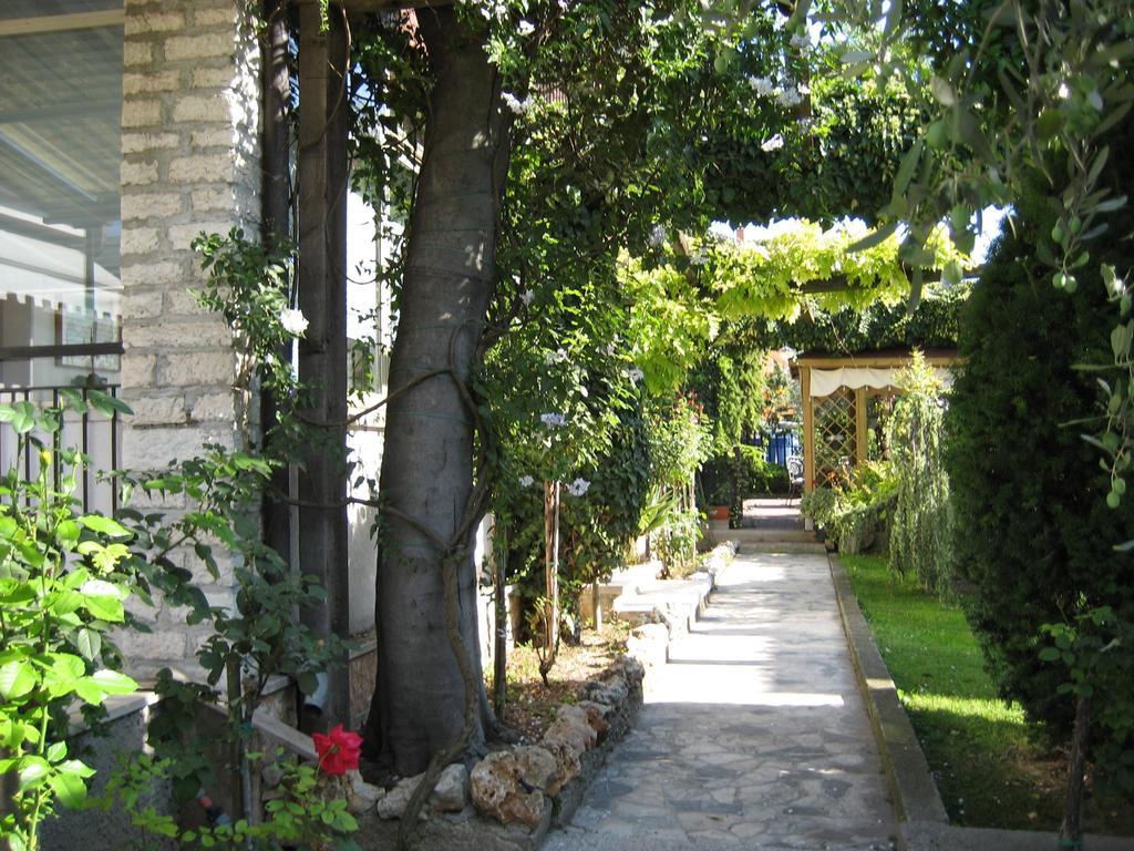 Casa Ginev Room & Apartments Bardolino Exterior foto